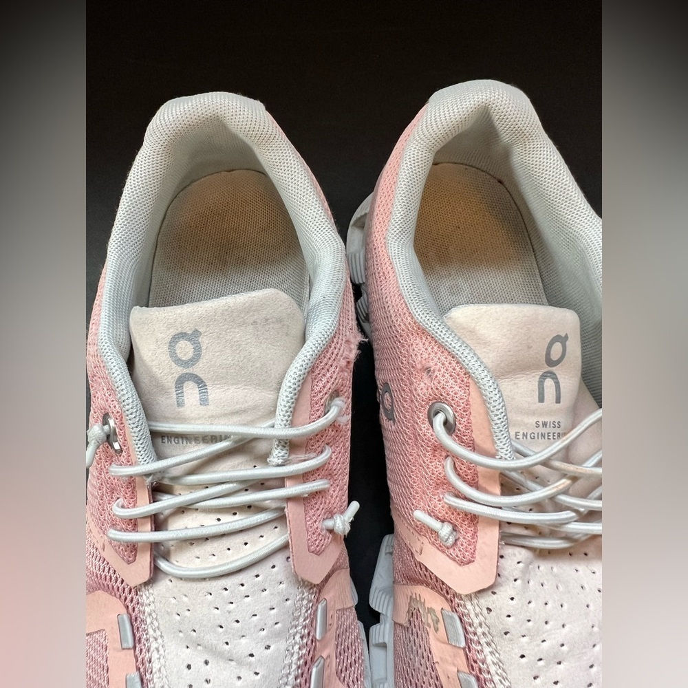 On Running Coral and Cream Athletic Shoes women’s size 7.5 - Picture 3 of 11